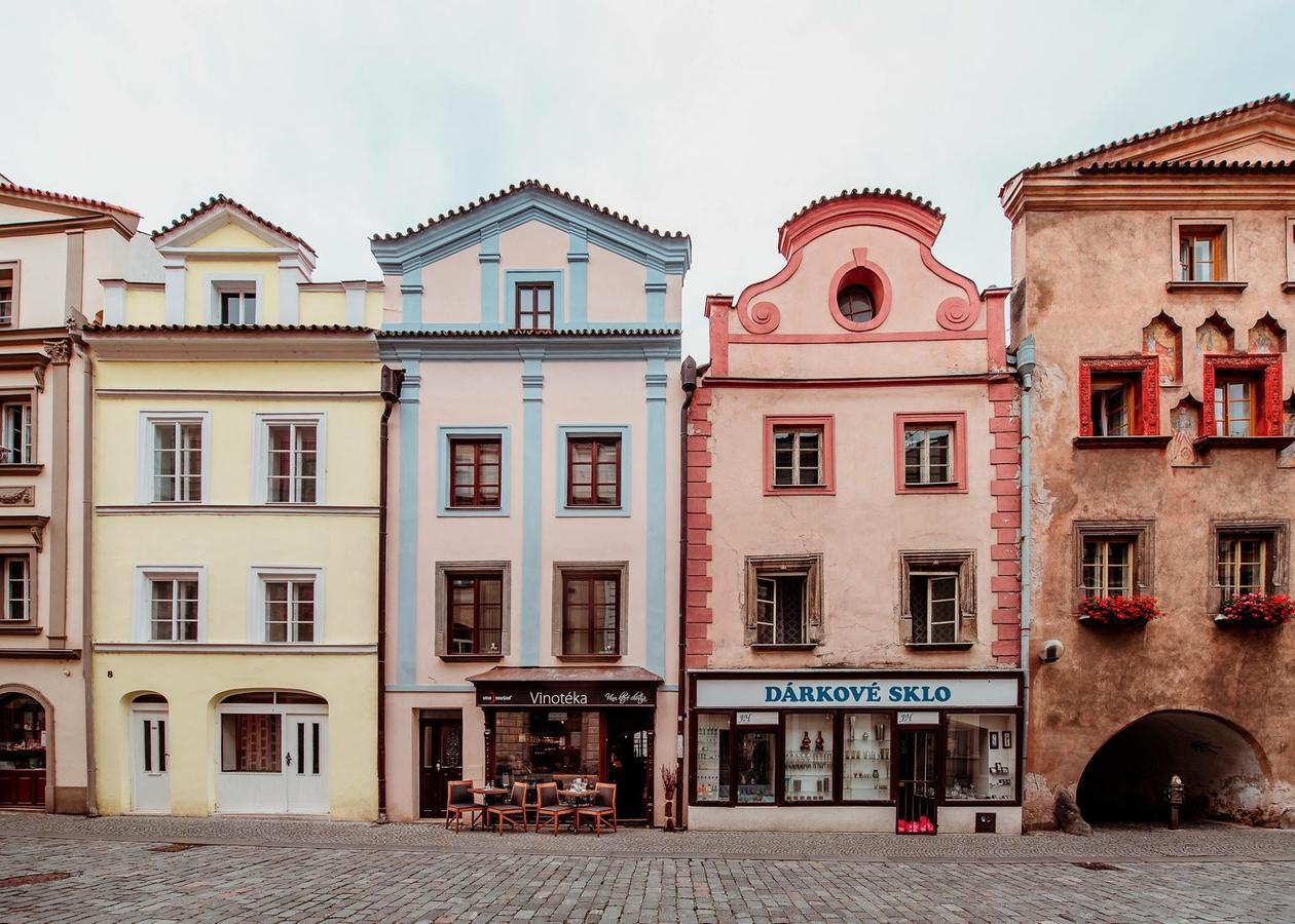 Penzion Vino Hruska Pardubice Hotel Exterior photo